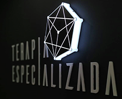 Aviso Acrilico terapia especializada - Signa Postal